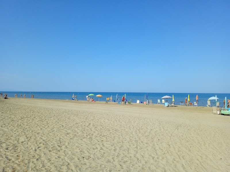 Beach at the Radaetrusca Campsite in Vada - Camping by the sea Have an ideal dream holiday at the seaside campsite in Tuscany